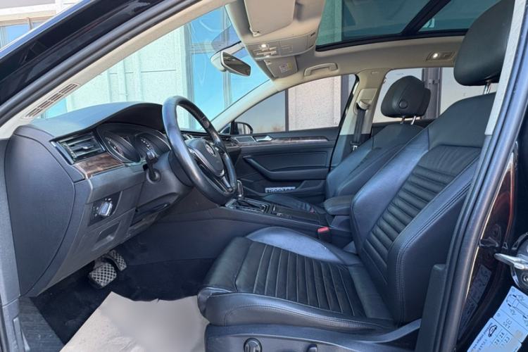 Used Volkswagen Magotan 2019 330TSI DSG Luxury Version China VI Standard Interior 4