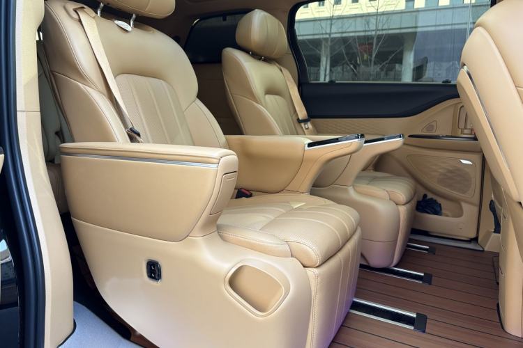 Used VOYAH Dream 2025 PHEV Four-Wheel Drive Excellence Kunpeng Edition
