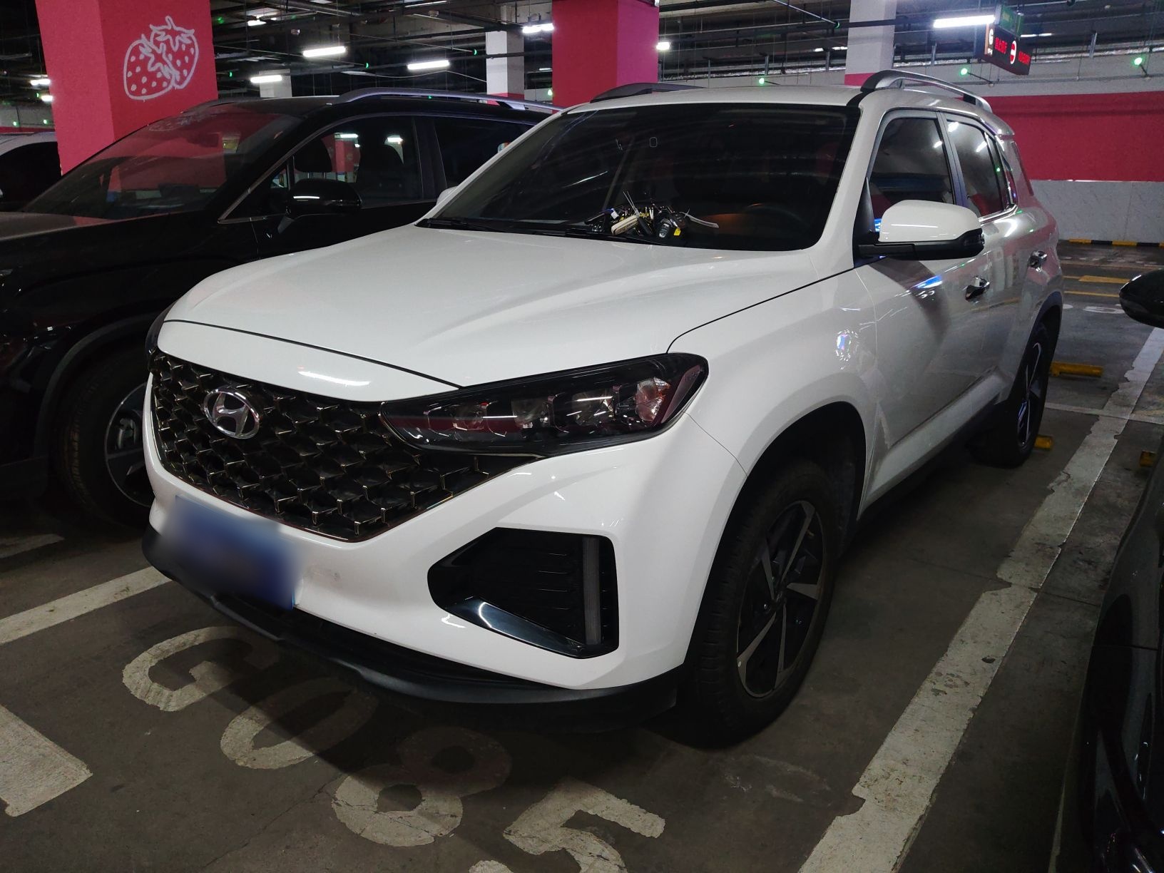 Под передней частью автомобиля