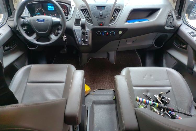 Used Ford Transit 2019 2.0T Gasoline Automatic Business & Travel Version Mid-Drive Mid-Roof 9-Seater China VI Standard