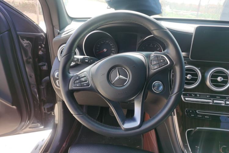 Used Mercedes-Benz GLC 2016 GLC 260 4MATIC Luxury Model Steering Wheel