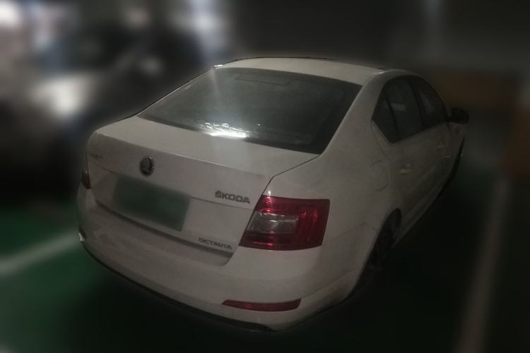 Used Skoda Octavia 2016 1.6L Automatic Smart Drive Edition Exterior 5