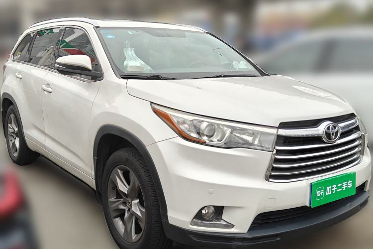 Used Toyota Highlander 2017 2.0T Two-Wheel Drive Luxury Edition 7 Seats Front Right 45 Deg
