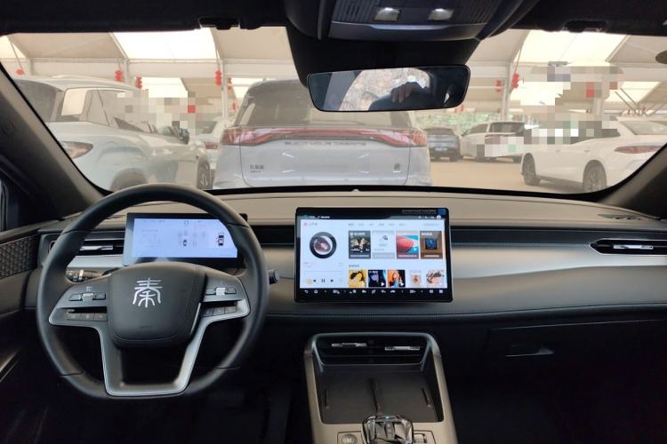 Used BYD Qin PLUS 2025 DM-i Smart Drive 120KM Superior Model Center Console