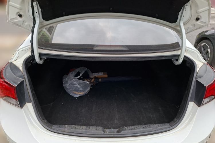 Used Hyundai Elantra (5th Generation / Langdong) 2016 1.6L Automatic Smart Version