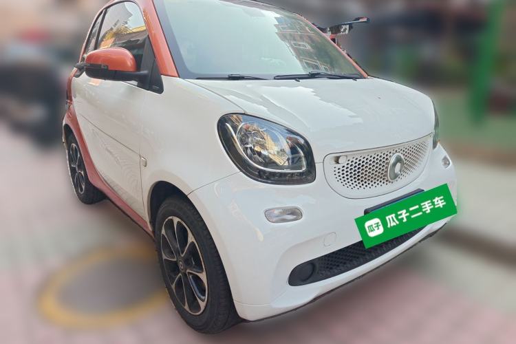 Used smart fortwo 2015 1.0L 52 kW Hardtop Passion Edition Front Right 45 Deg