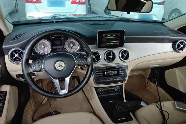 Used Mercedes-Benz GLA 2015 GLA 200 Sport Edition Center Console