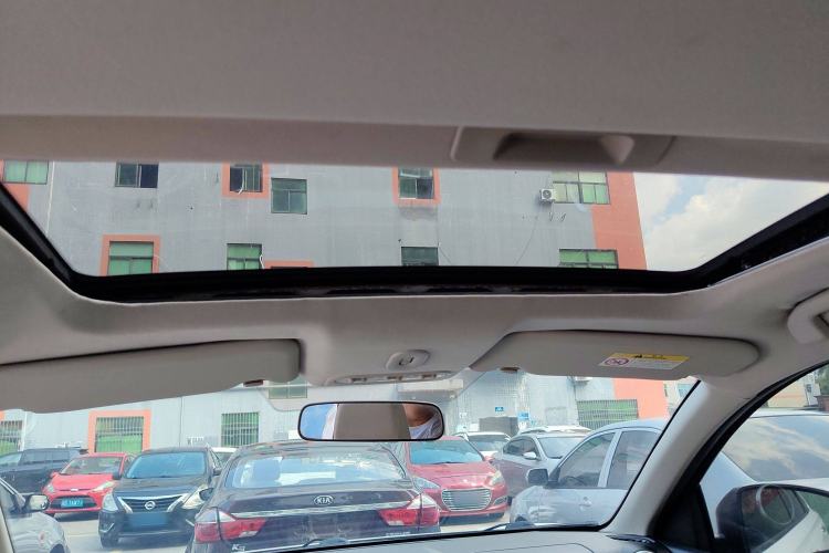 Used Venucia T70 2016 2.0L CVT Smart Edition
