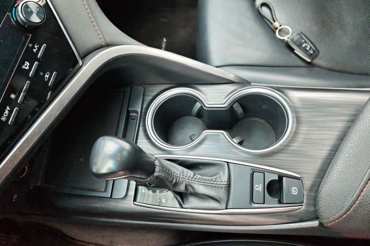 Used Toyota Camry 2021 2.0G Luxury Edition
