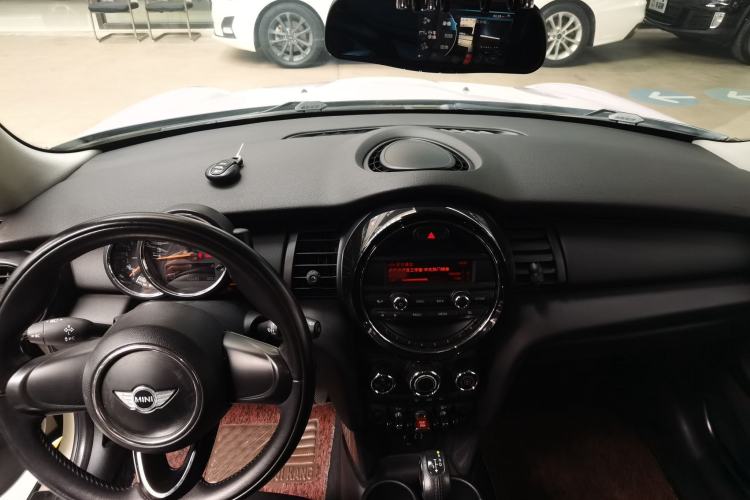Used MINI 2014 1.2T ONE Center Console