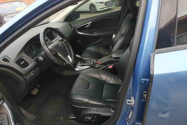 Used Volvo V40 2016 T3 Zhiyi Edition
