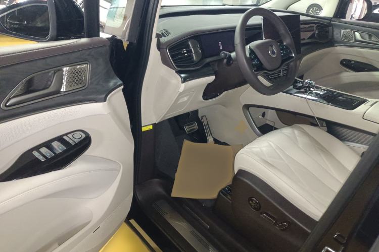 Used Denza D9 2025 DM-i Intelligent Drive 1020 Four-Wheel Drive Prestige Model