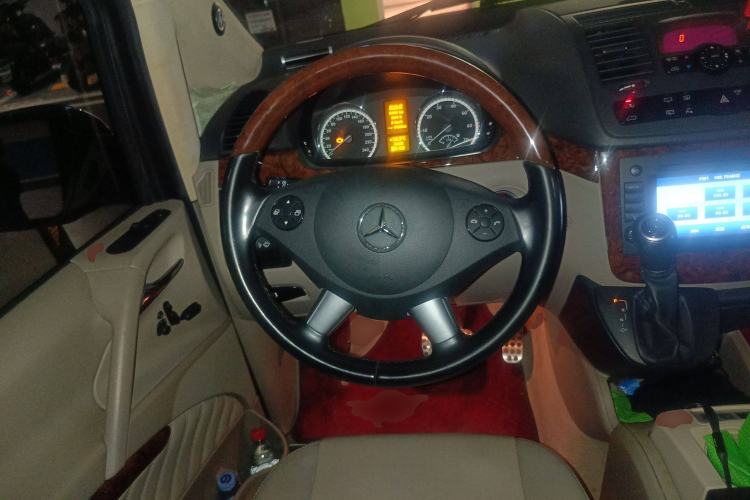 Used Mercedes-Benz Viano 2013 3.0L Hospitality Edition
