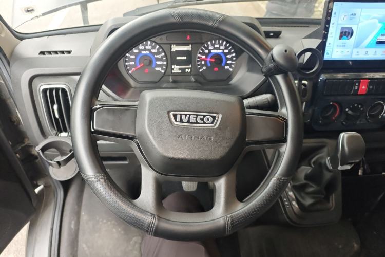 Used Iveco Daily 2023 2.5T A35M1 Multi-Purpose Passenger Vehicle Short Wheelbase Low Roof Single Tire Manual Transmission with Automatic Option
