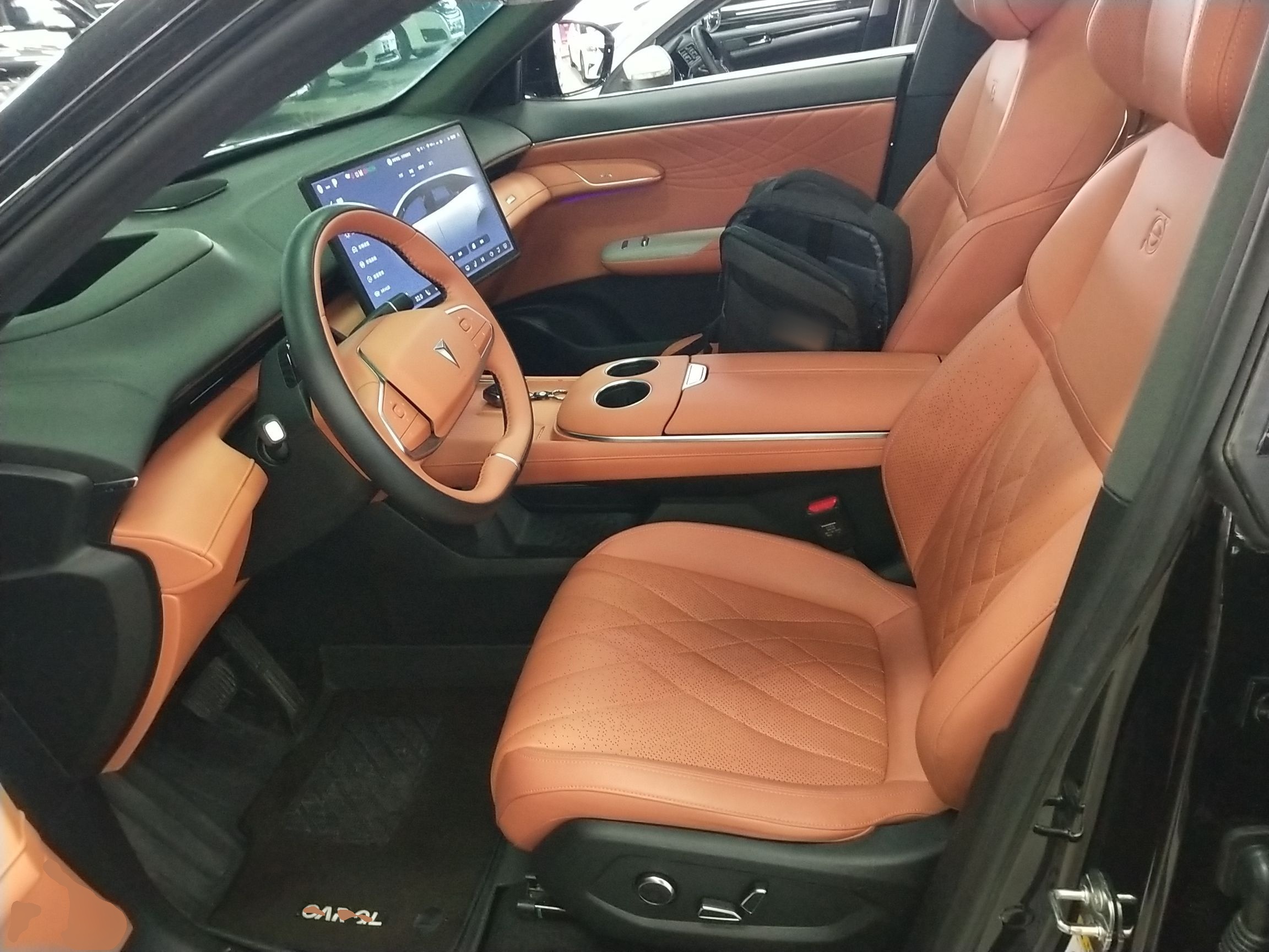 Переднее сиденье в автомобиле