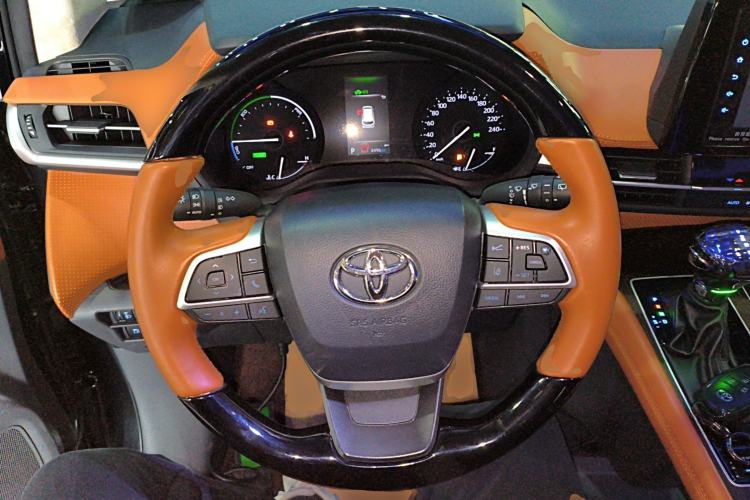 Used Toyota SIENNA 2021 2.5L Hybrid Comfort Edition Steering Wheel