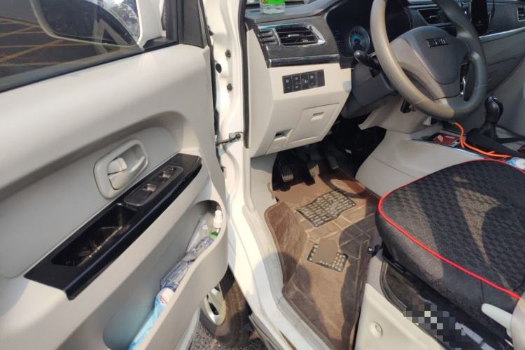 Used Jinbei New Hiace X30L CNG 2023 100L CNG Wealth Edition Bus 6/7 Seats No Air Conditioning SWCC15M Driver Seat