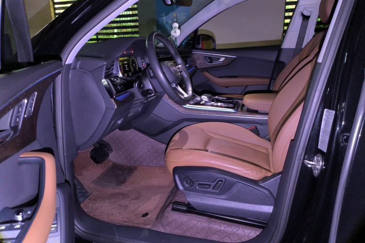 Used Audi Q7 2022 55 TFSI quattro S line Sport model Driver Seat