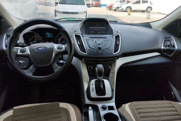 Used Ford Kuga 2013 1.6L GTDi Two-Wheel-Drive Comfort Model Center Console