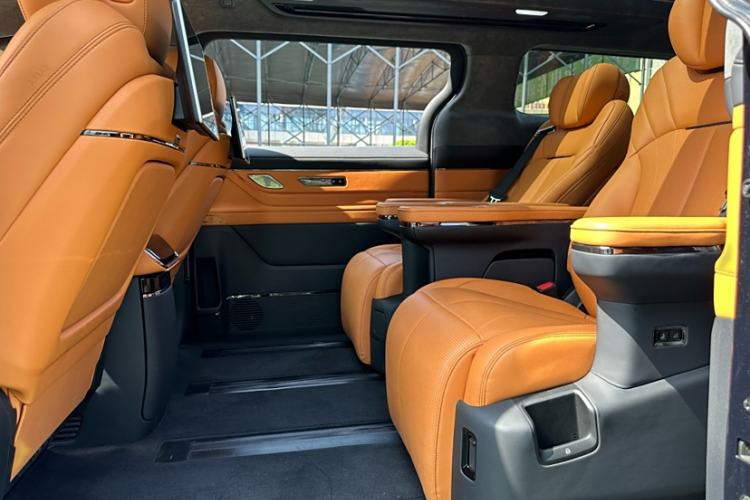 Used Geely Galaxy LEVC L380 2024 140-Degree 6-Seater All-Wheel-Drive Ultra Interior 10