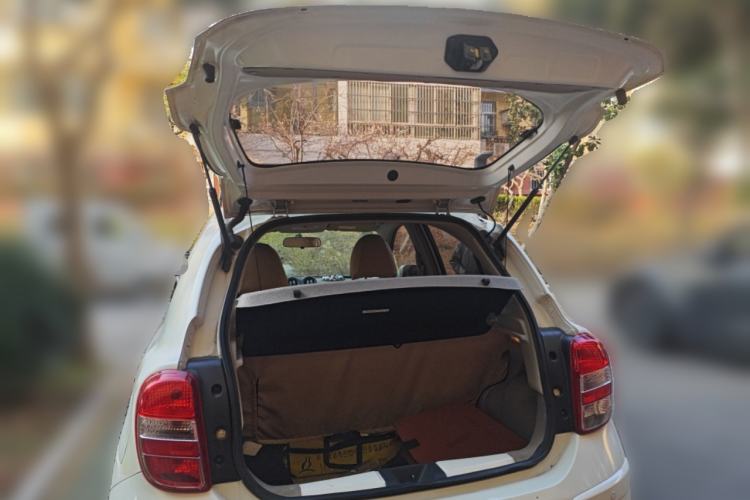 Used Nissan March 2010 1.5L Automatic Easy-Style Version
