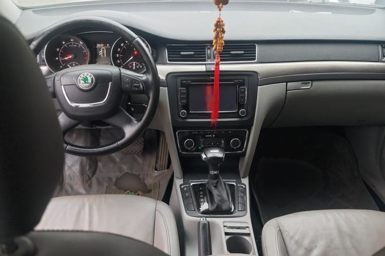 Used Skoda Superb 2012 1.8TSI Automatic Prestige Edition Center Console
