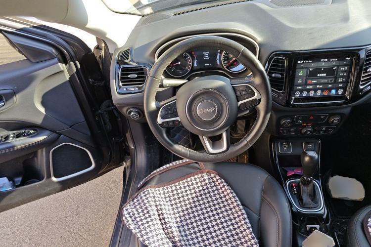 Used Jeep Compass 2019 220T Automatic Family Edition
