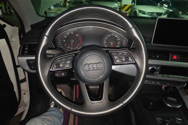 Used Audi A4L 2017 40 TFSI Fashion Model Steering Wheel