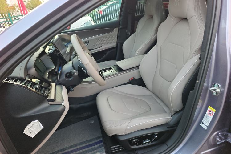 Used BYD Han 2024 EV Glory Edition 610 km All-Wheel Drive "Tian Shen Zhi Jia" Intelligent Driving Model
