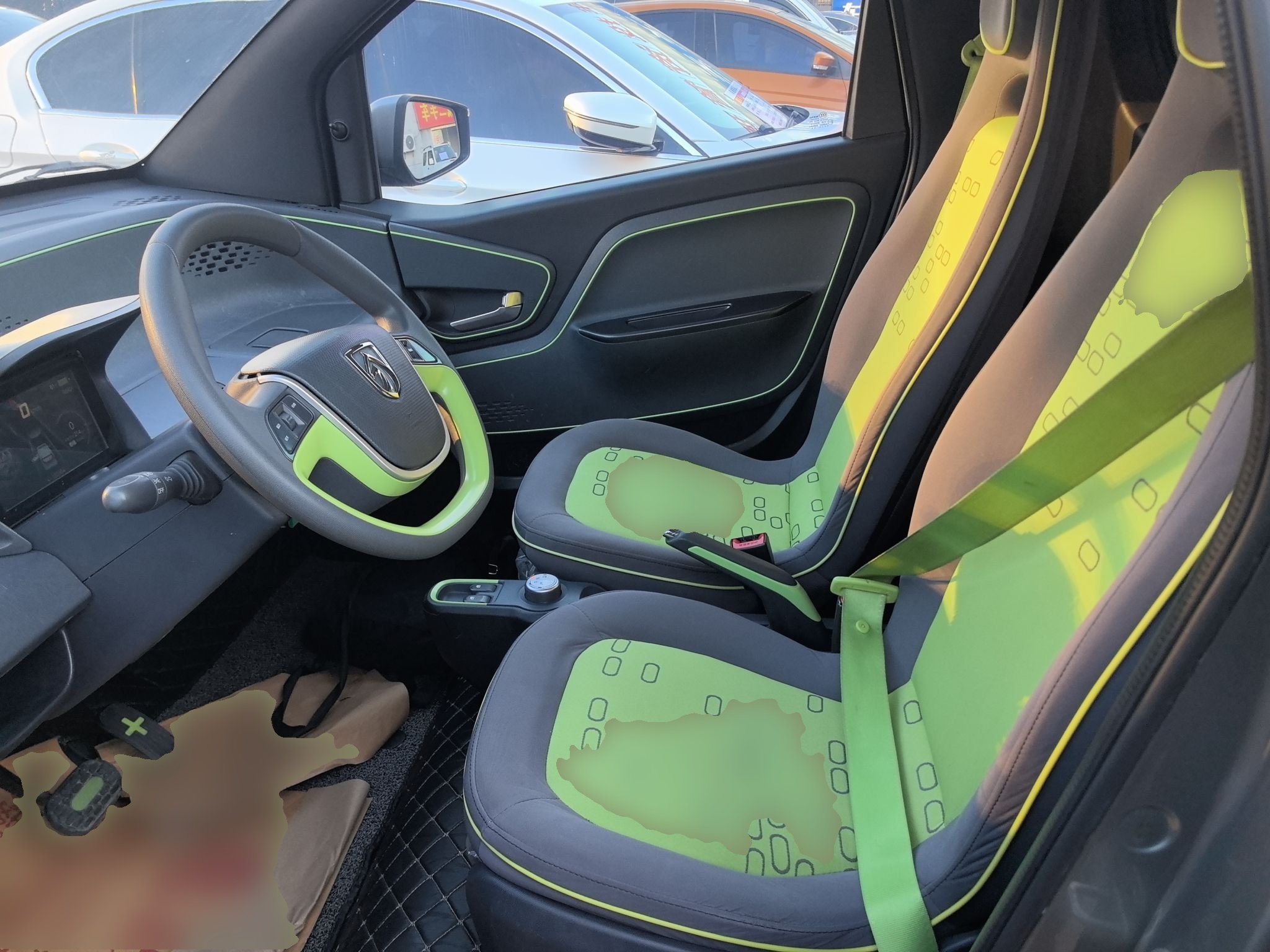 Переднее сиденье в автомобиле