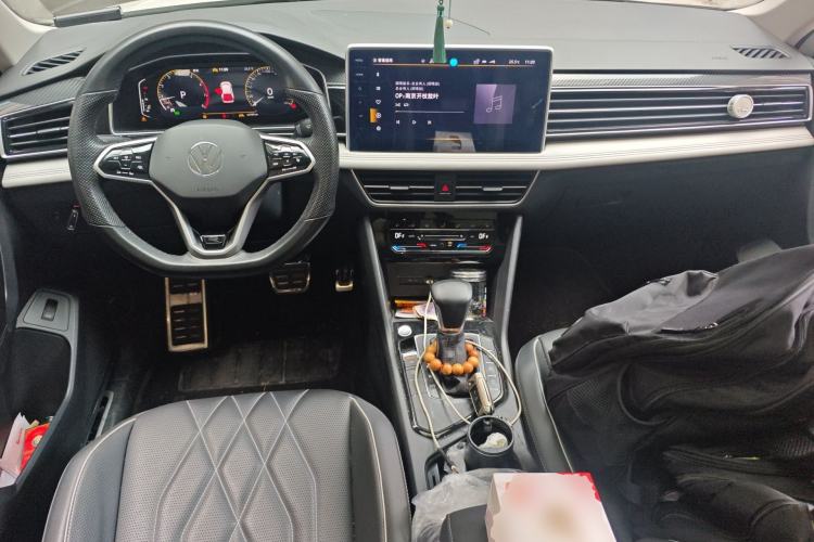 Used Volkswagen Tiguan L 2023 330TSI Automatic Two-Wheel Drive R-Line Enjoyment Edition Center Console