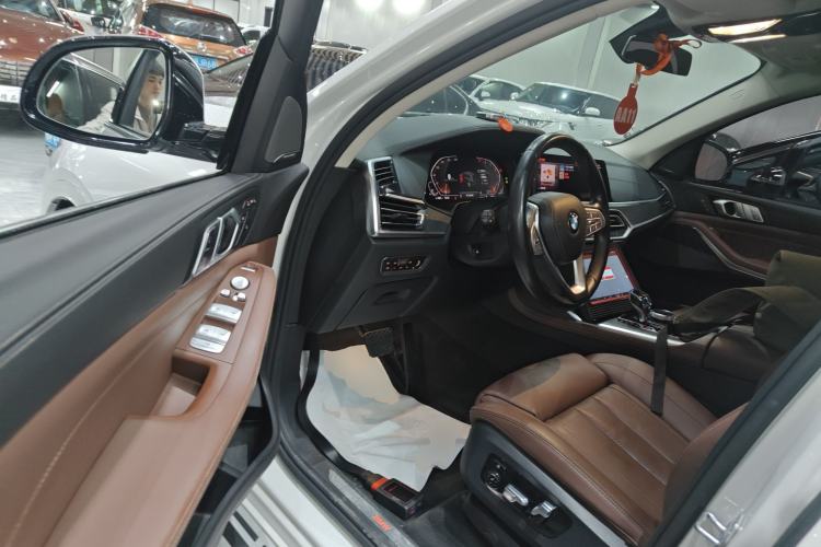 Used BMW X7 2019 xDrive40i Luxury Package with Leading Features
