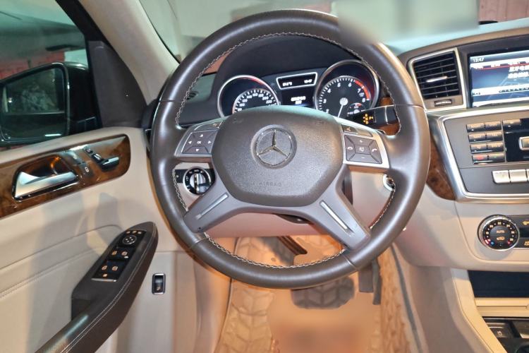 Used Mercedes-Benz M-Class 2012 ML 350 Sport Edition Steering Wheel