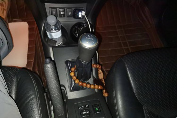 Used Toyota RAV4 2012 Luxurious 2.4L Manual 4x4 with Stylish Features
