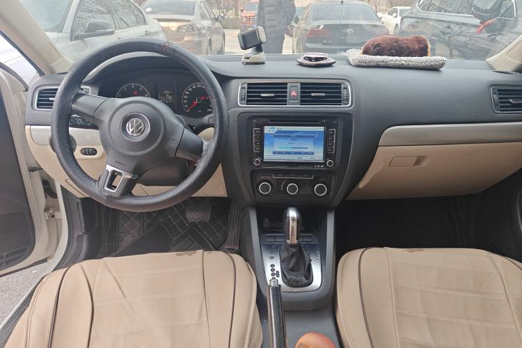 Used Volkswagen Sagitar 2015 1.6L Automatic Comfort Model
