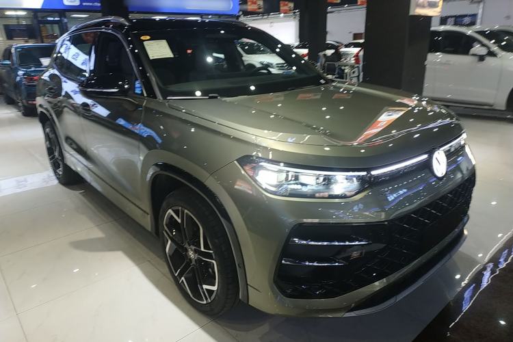 Used Volkswagen Tayron 2025 Tiguan L 380TSI 4Motion Luxury Easy Package Front Right 45 Deg