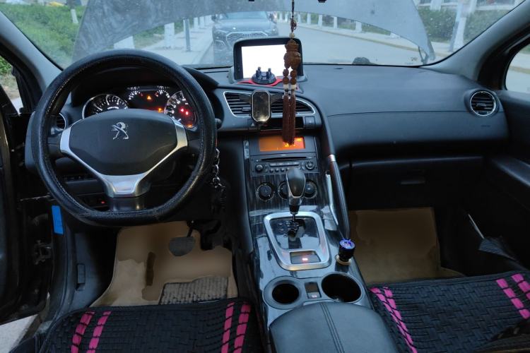 Used Peugeot 3008 2015 1.6THP Automatic Classic Edition Center Console