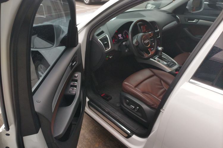 Used Audi Q5 2015 40 TFSI Technology Edition Driver Seat