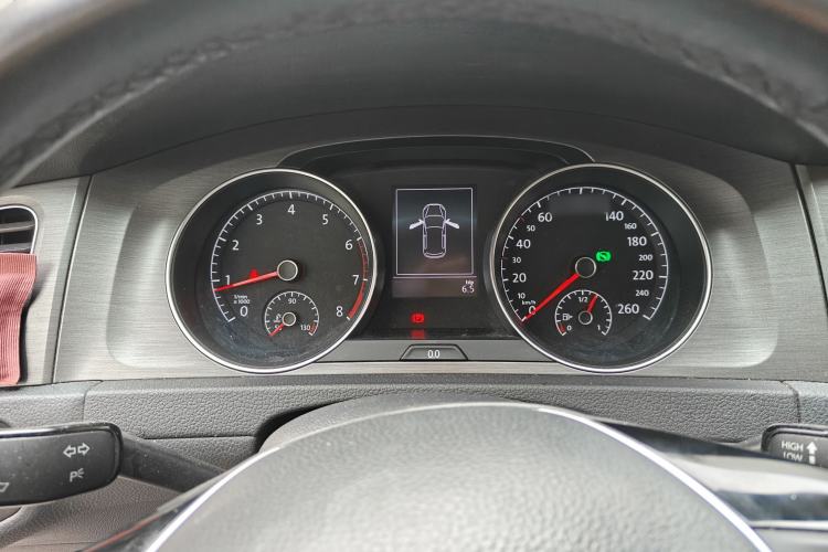 Used Volkswagen Golf 2016 230TSI Automatic Luxury Version
