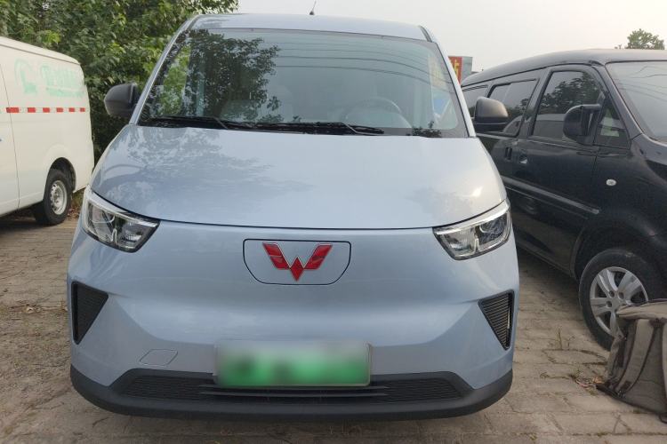 Used Wuling Yangguang 2024 300KM Comfort Version Passenger Van 75kW
