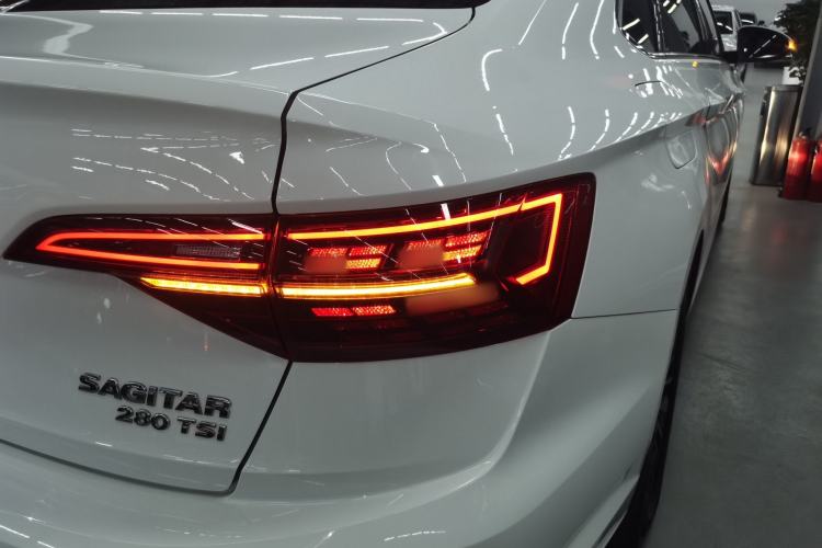 Used Volkswagen Sagitar 2019 280TSI DSG Comfort Version China VI Standard Right Rear Taillight