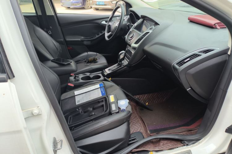 Used Ford Focus 2012 Sedan 1.6L Automatic Fashion Edition