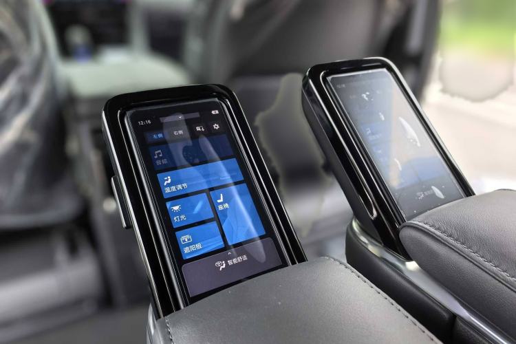 Used Toyota Alphard 2024 Dual-Engine 2.5L Deluxe Edition
