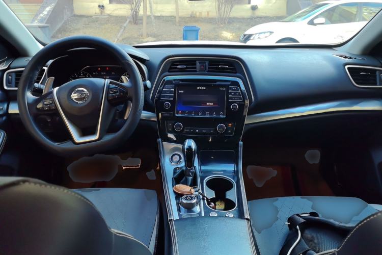 Used Nissan Maxima 2016 2.5L XV Ultimate Edition Center Console