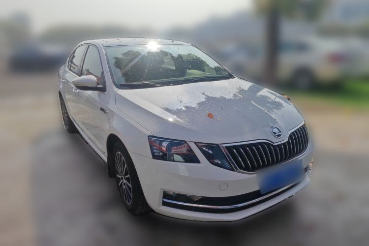 Used Skoda Octavia 2019 1.5L Manual SmartDrive Luxury Edition China VI Standard Front Right 45 Deg