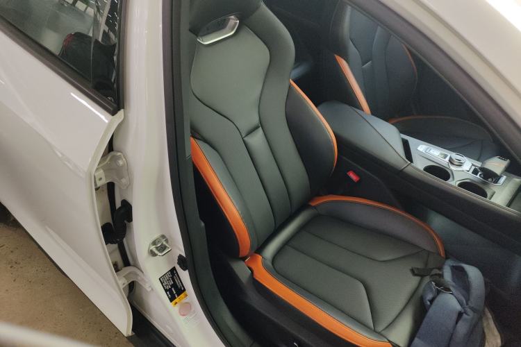 Used Changan UNI-V 2024 1.5T High-Energy Version
