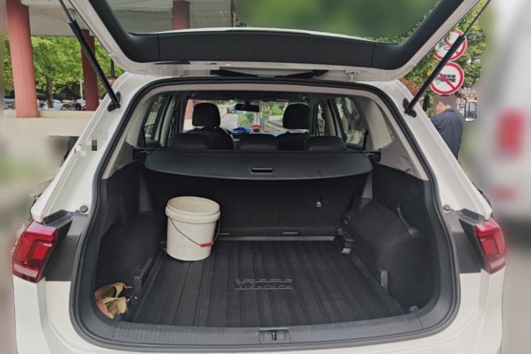 Used Volkswagen Tiguan L 2020 330TSI Automatic Two-Wheel Drive Luxury Edition China VI Standard Trunk