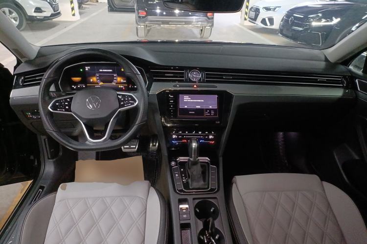 Used Volkswagen Magotan 2023 2 Million Units Limited Edition 330TSI DSG Leading Version Center Console