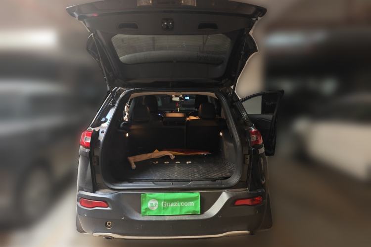 Used Jeep Cherokee 2017 2.0L Superior Edition Trunk