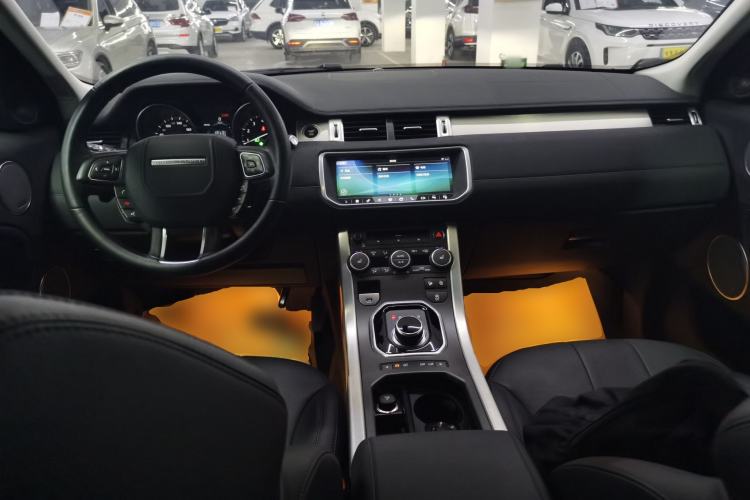 Used Land Rover Range Evoque 2018 240 PS SE Smart Brilliance Edition Center Console